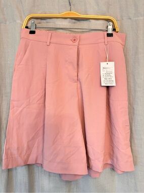 NWT Neecan Mauve Pink Pleated Trouser Shorts - Size Large